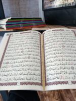 مصحف المُجزّأ | قرآن جزء‌به‌جزء ۳۰ جلدی با کیف محافظ | خط عثمان طه - تصویر 2